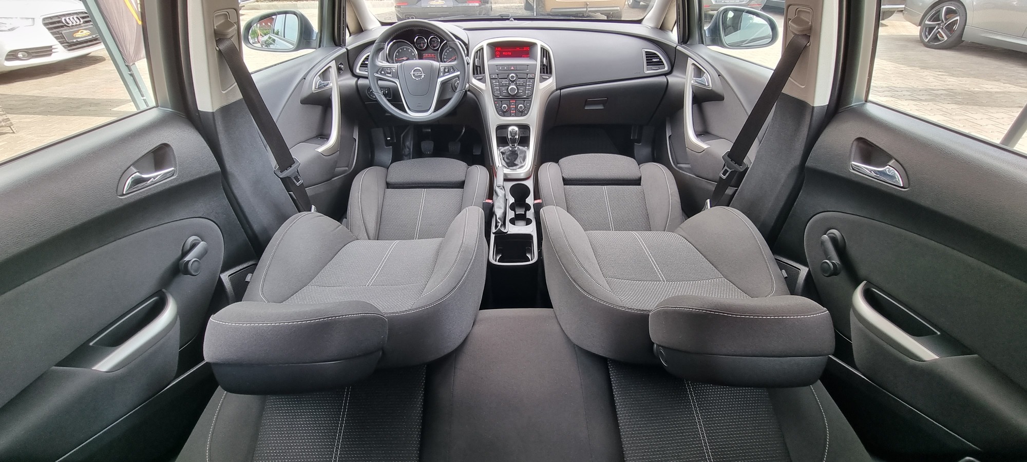 OPEL ASTRA J, 1.6 BENZINA, 115 CP, EURO 5, AN 2010  RATE-LIVRARE-GARANTIE