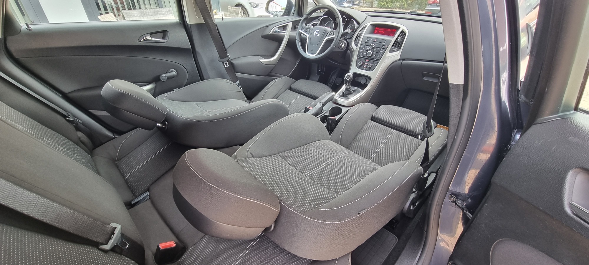 OPEL ASTRA J, 1.6 BENZINA, 115 CP, EURO 5, AN 2010  RATE-LIVRARE-GARANTIE