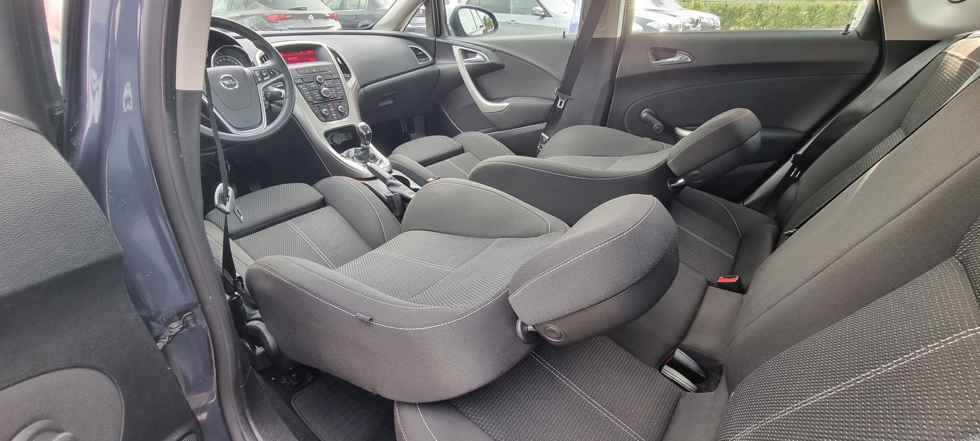 OPEL ASTRA J, 1.6 BENZINA, 115 CP, EURO 5, AN 2010  RATE-LIVRARE-GARANTIE