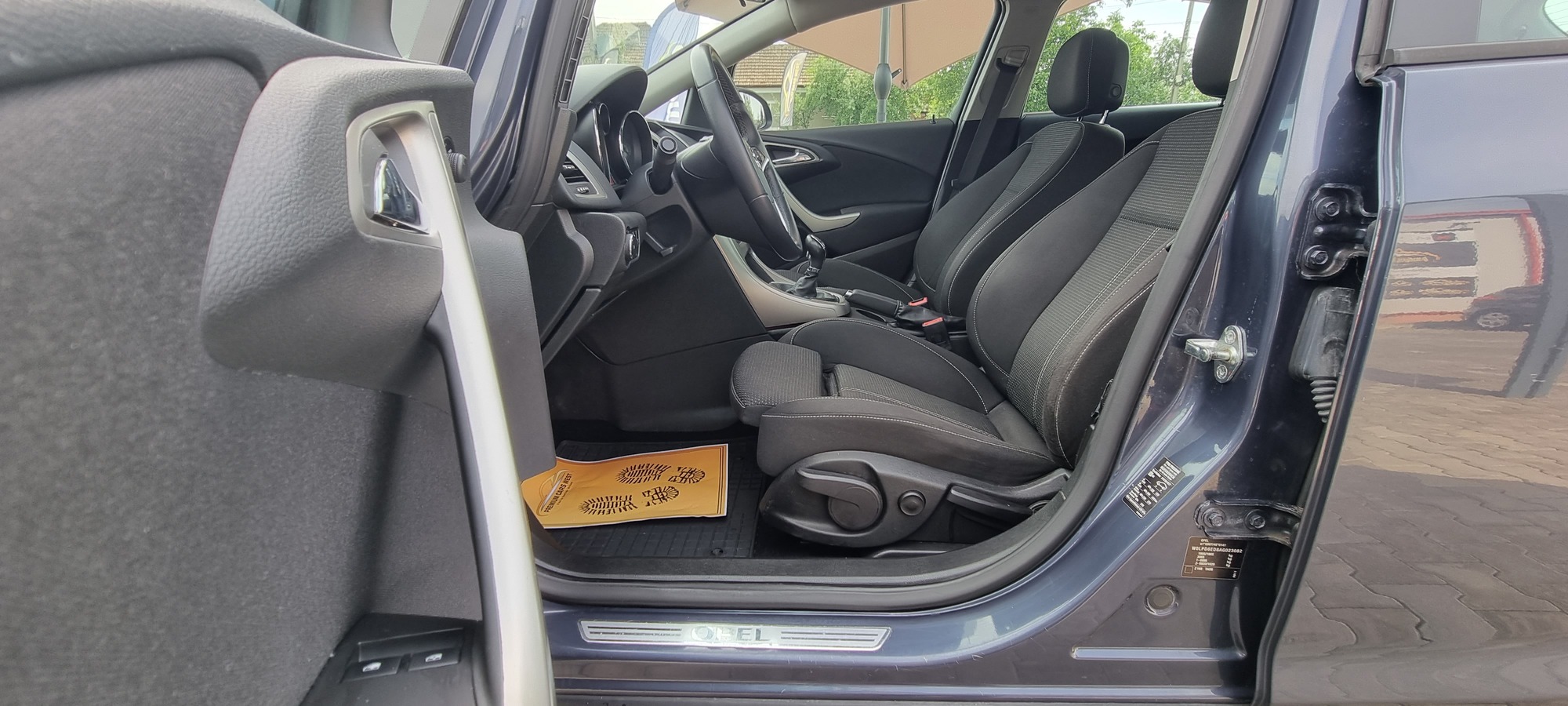 OPEL ASTRA J, 1.6 BENZINA, 115 CP, EURO 5, AN 2010  RATE-LIVRARE-GARANTIE
