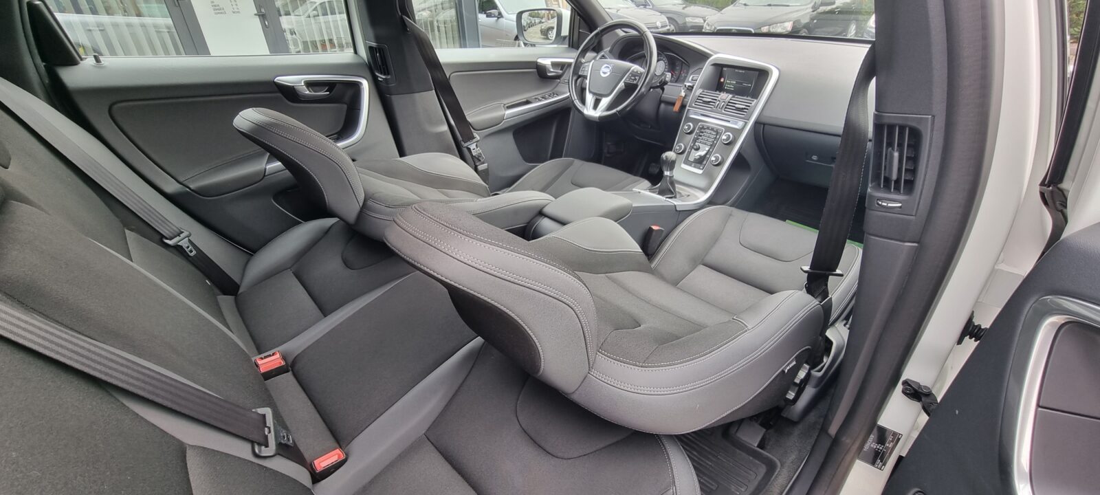 VOLVO XC60 4X4 AWD 2.4 DIESEL, 180 CP, AN 2014, EURO 5 RATE-LIVRARE-GARANTIE