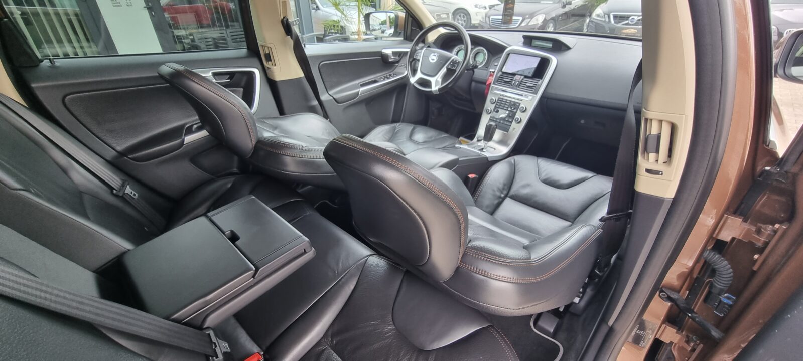 VOLVO XC60 4X4, 2.4 DIESEL, 205 CP, AN 2009     RATE-LIVRARE-GARANTIE
