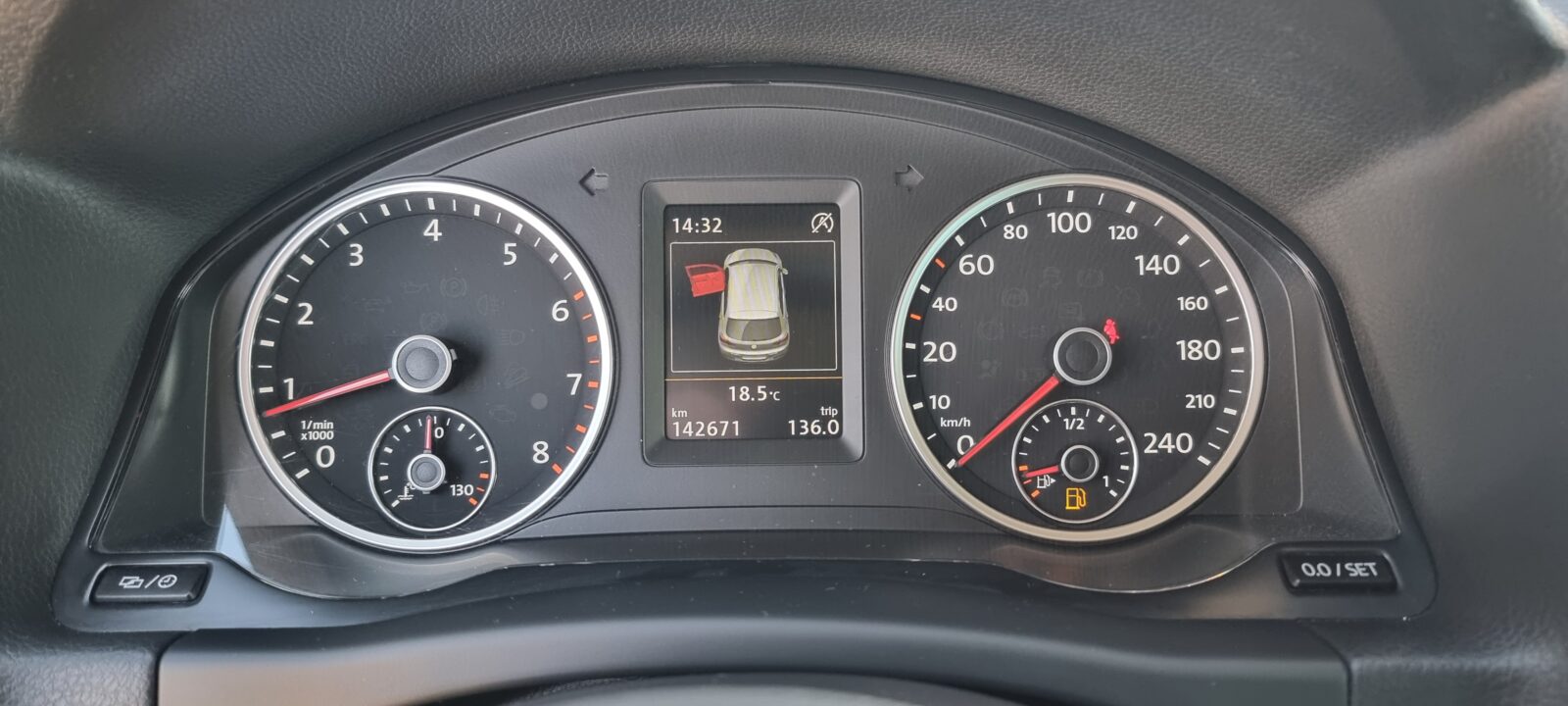 VW TIGUAN R-LINE 1.4 BENZINA AN 2015 REVIZIE EFECTUATA (DISTRIBUTIE+ULEI FILTRE) RATE-LIVRARE-GARANTIE