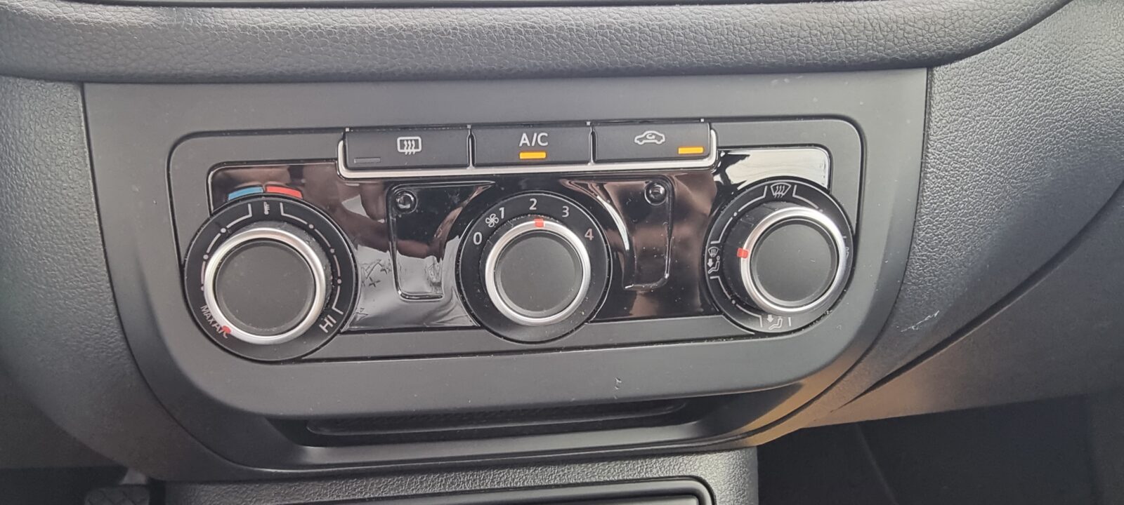VW TIGUAN 2.0 TDI, 110 CP, AN 2014, EURO 5 Revizie efectuata (Distributie + Ulei filtre) RATE-LIVRARE-GARANTIE