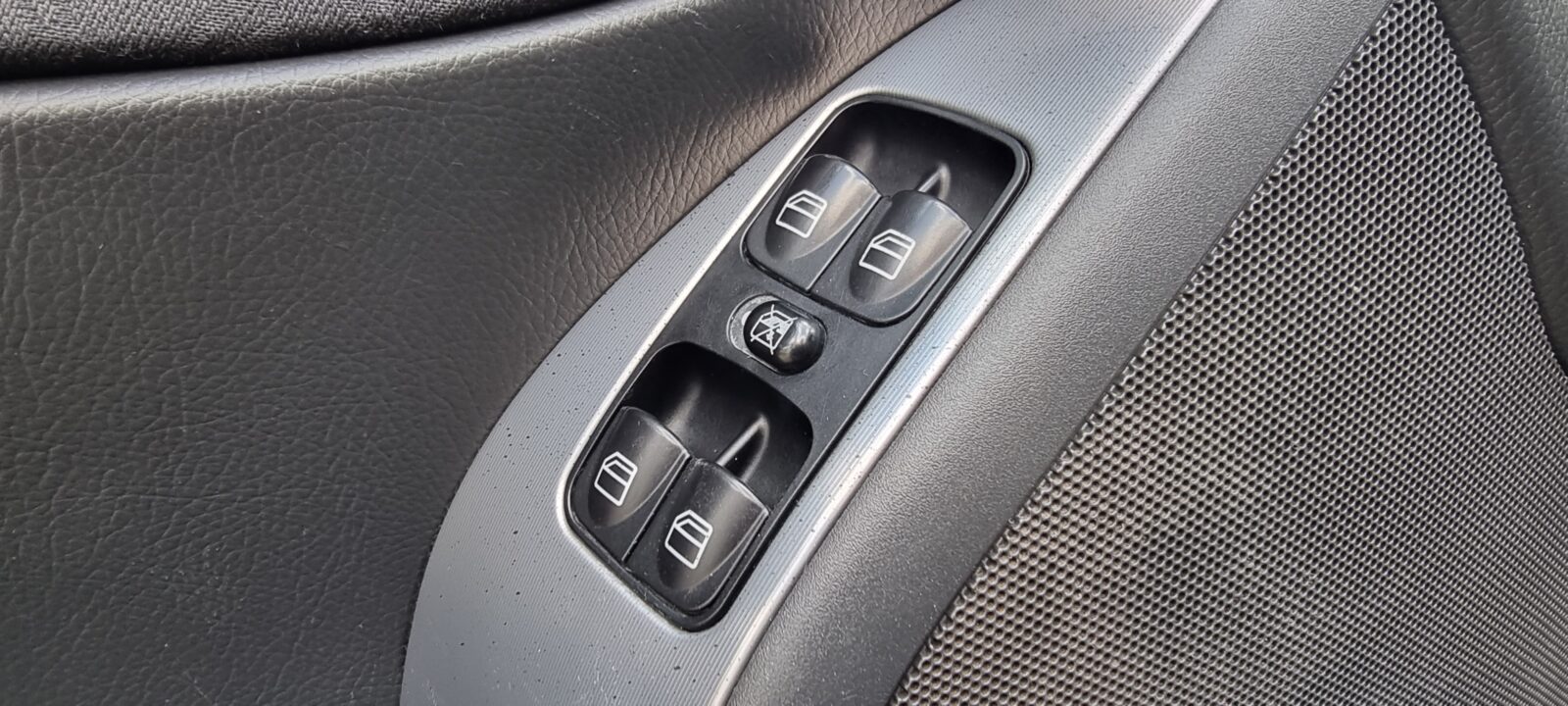 MERCEDES C 180 KOMPRESSOR AVANGARDE   REVIZIE EFECTUATA (DISTRIBUTIE+ULEI FILTRE)   RATE-LIVRARE-GARANTIE