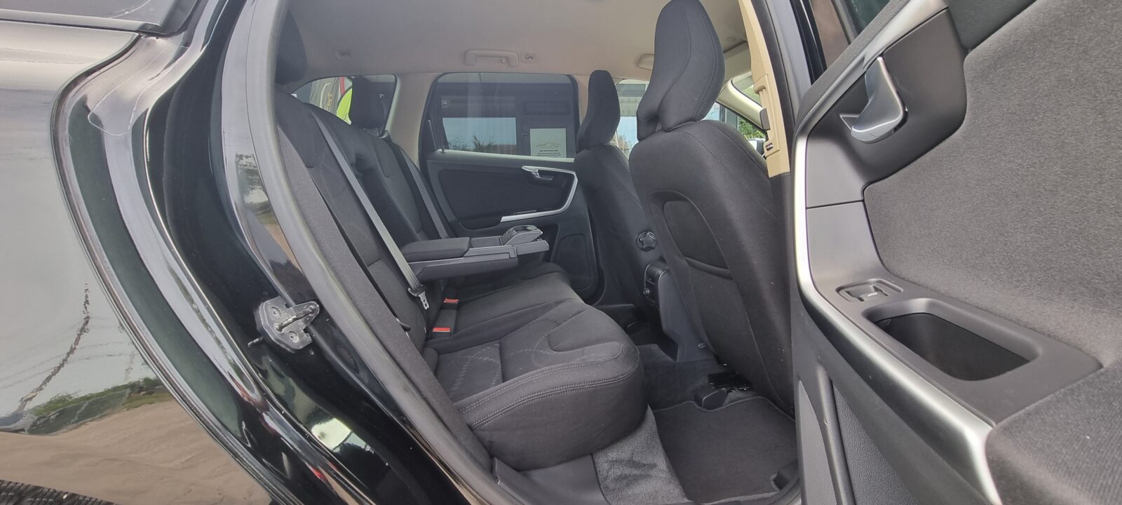 VOLVO XC-60 4X4, 2.4 DIESEL, 163 CP, AN 2010, EURO 5        RATE-LIVRARE-GARANTIE