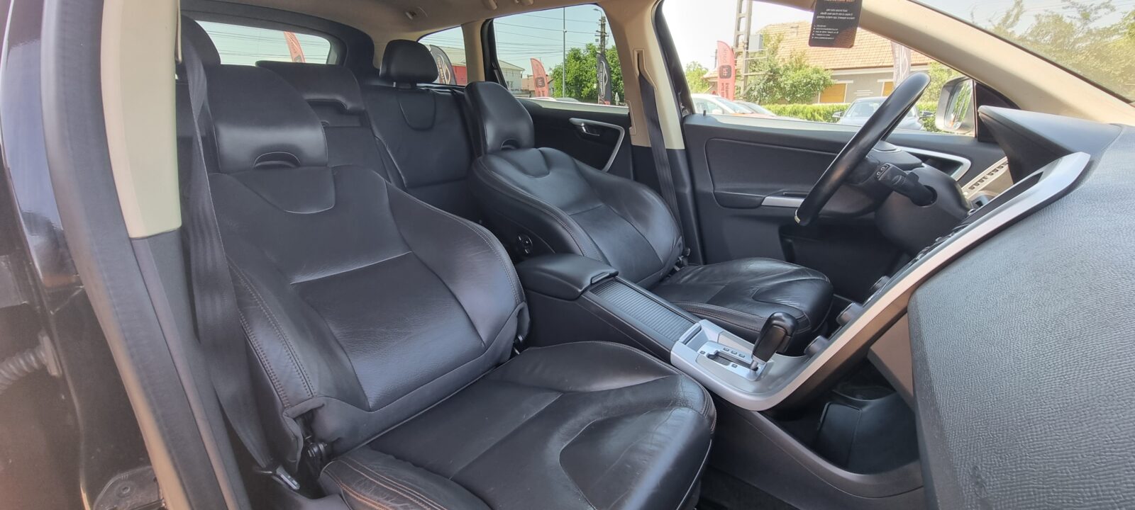 VOLVO XC-60 4X4, 2.4 DIESEL, 163 CP, AN 2011, EURO 5       RATE-LIVRARE-GARANTIE