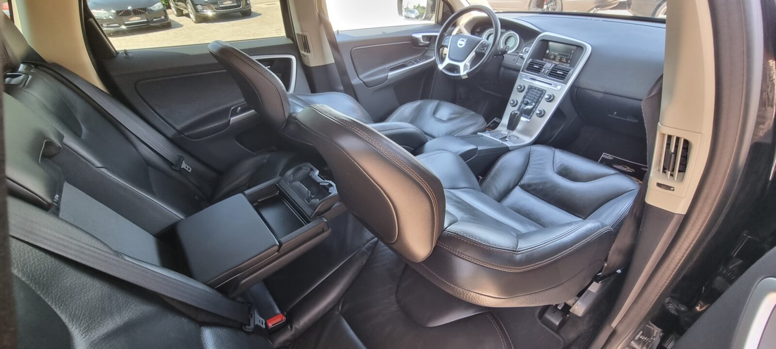 VOLVO XC-60 4X4, 2.4 DIESEL, 163 CP, AN 2011, EURO 5       RATE-LIVRARE-GARANTIE