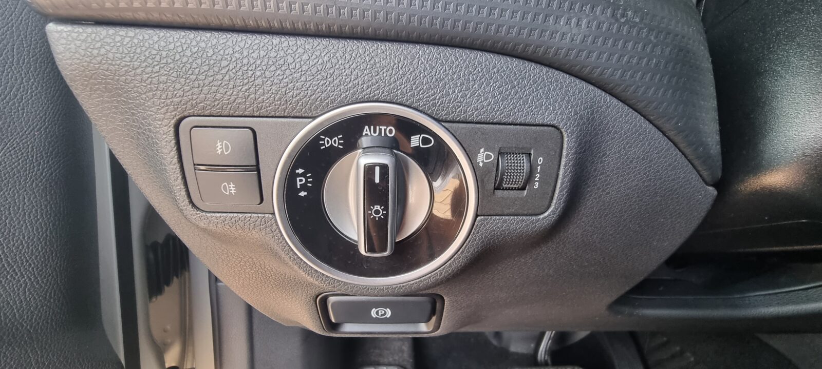 MERCEDES A 180, 1.6 BENZINA, 122 CP, AN 2013, EURO 5       RATE-LIVRARE-GARANTIE