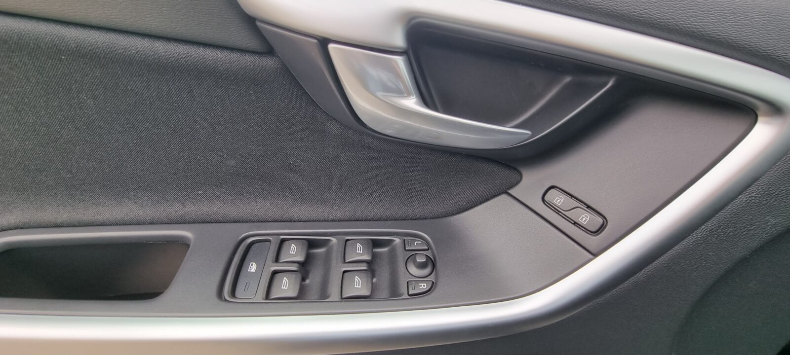 VOLVO XC-60 4X4, 2.4 DIESEL, 163 CP, AN 2010, EURO 5        RATE-LIVRARE-GARANTIE