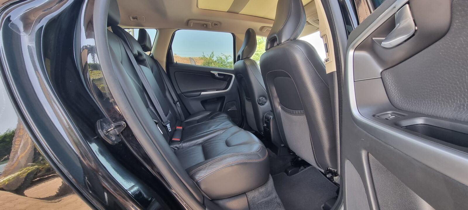 VOLVO XC-60 4X4, 2.4 DIESEL, 163 CP, AN 2011, EURO 5       RATE-LIVRARE-GARANTIE