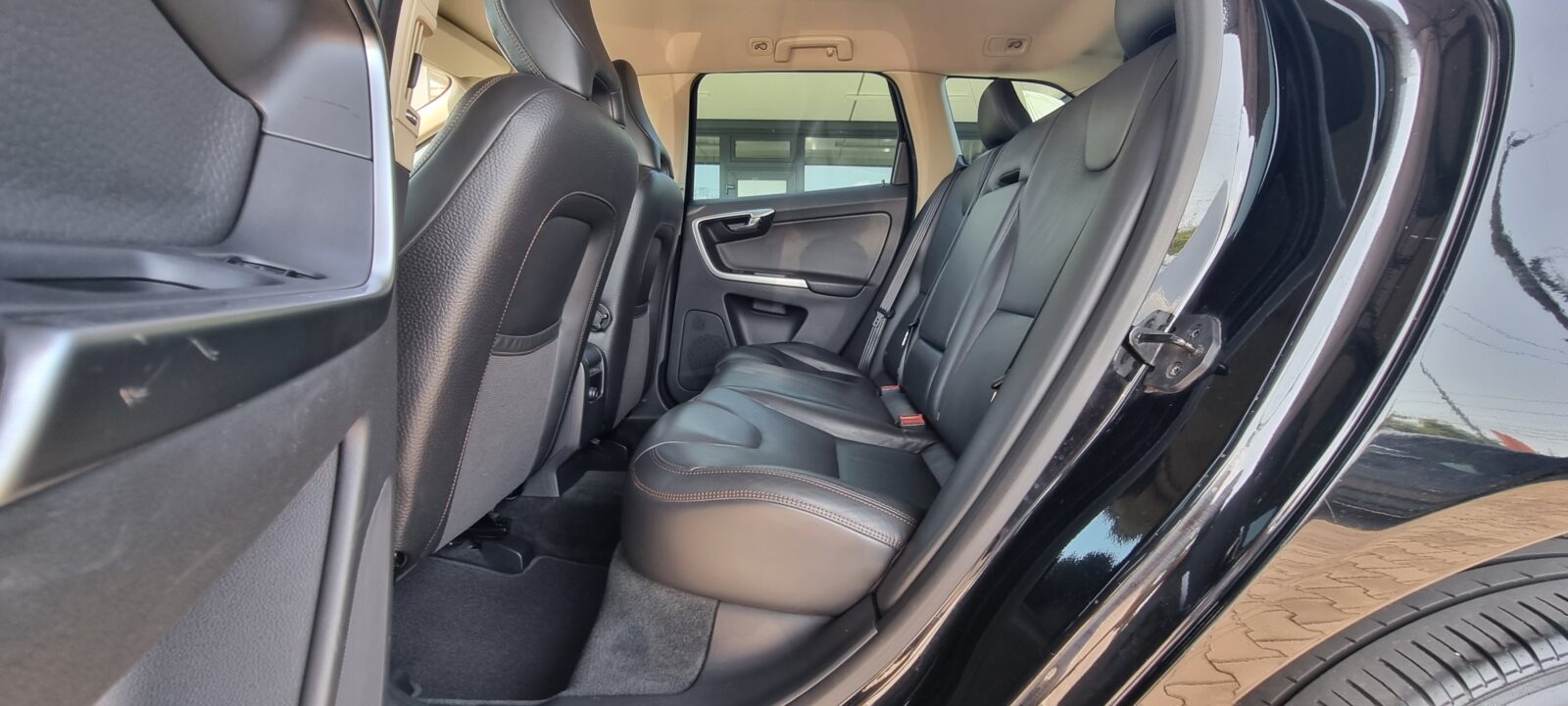 VOLVO XC-60 4X4, 2.4 DIESEL, 205 CP, AN 2009          RATE-LIVRARE-GARANTIE