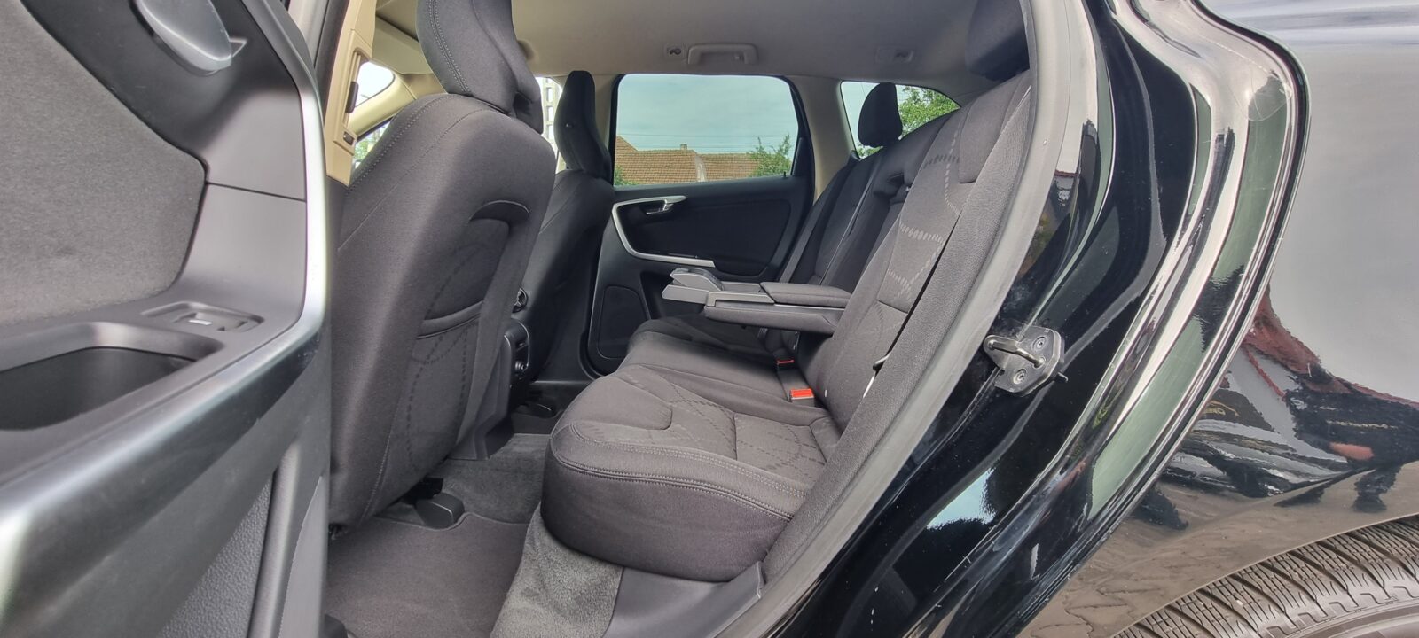 VOLVO XC-60 4X4, 2.4 DIESEL, 163 CP, AN 2010, EURO 5        RATE-LIVRARE-GARANTIE