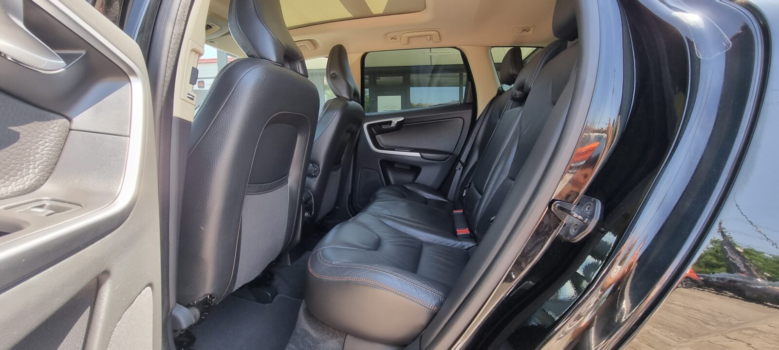 VOLVO XC-60 4X4, 2.4 DIESEL, 163 CP, AN 2011, EURO 5       RATE-LIVRARE-GARANTIE