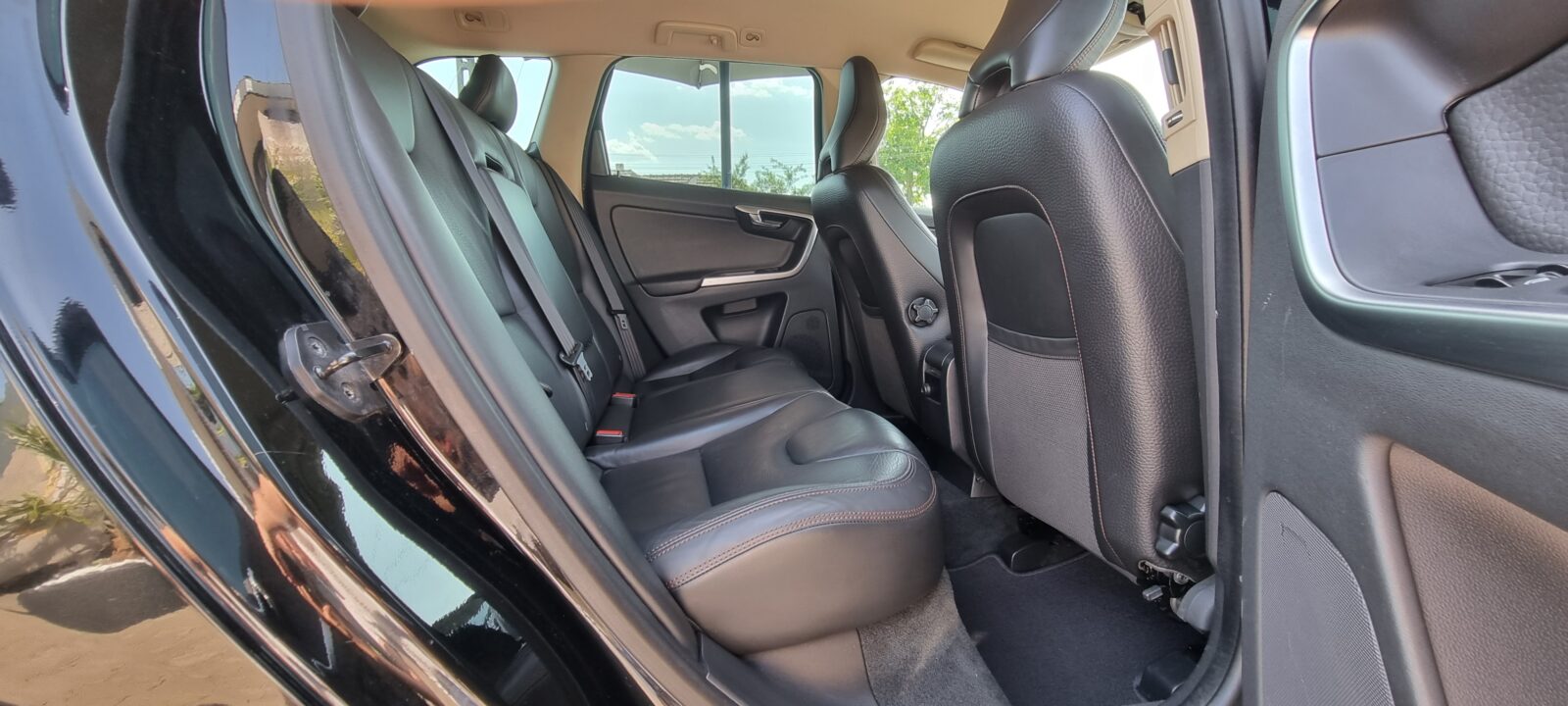 VOLVO XC-60 4X4, 2.4 DIESEL, 205 CP, AN 2009          RATE-LIVRARE-GARANTIE