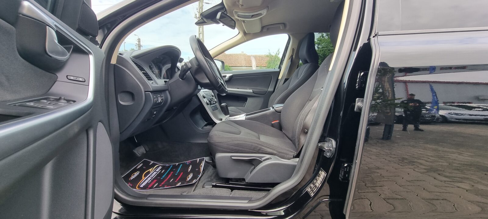 VOLVO XC-60 4X4, 2.4 DIESEL, 163 CP, AN 2010, EURO 5        RATE-LIVRARE-GARANTIE