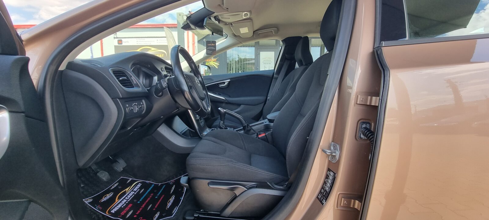 VOLVO V40, 1.6 DIESEL, 114 CP, AN 2014, EURO 5      RATE-LIVRARE-GARANTIE
