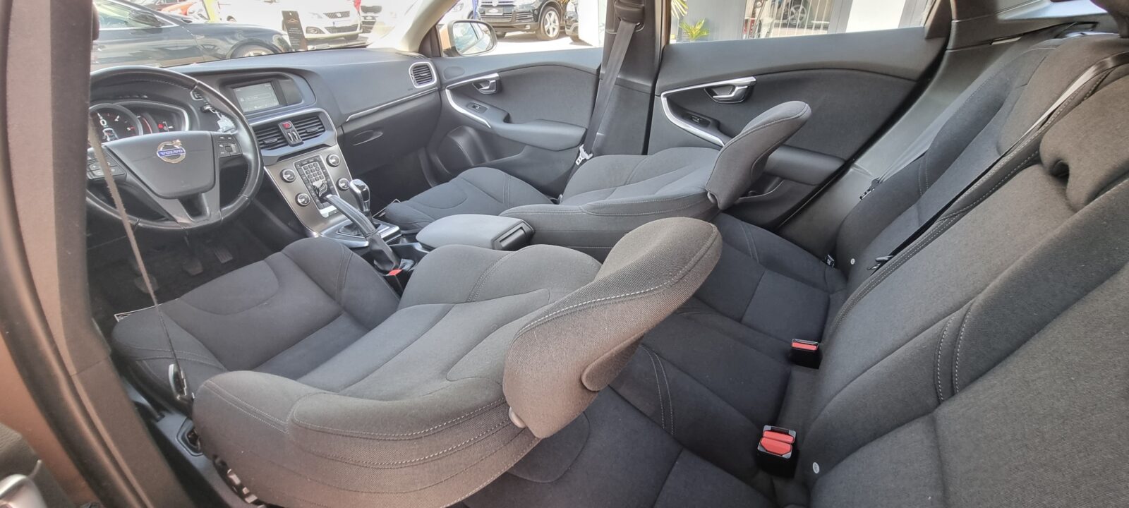 VOLVO V40, 1.6 DIESEL, 114 CP, AN 2014, EURO 5      RATE-LIVRARE-GARANTIE