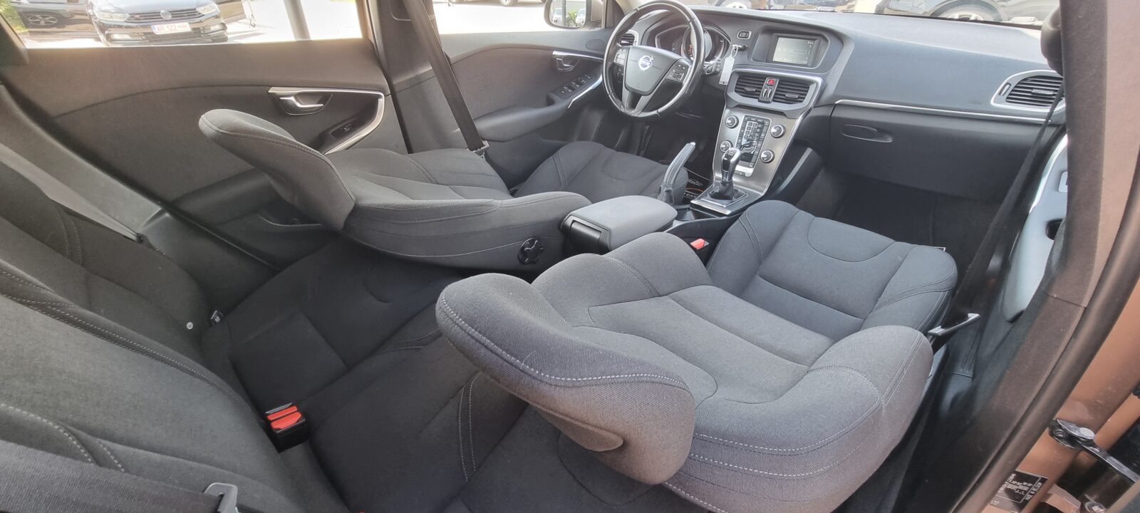 VOLVO V40, 1.6 DIESEL, 114 CP, AN 2014, EURO 5      RATE-LIVRARE-GARANTIE