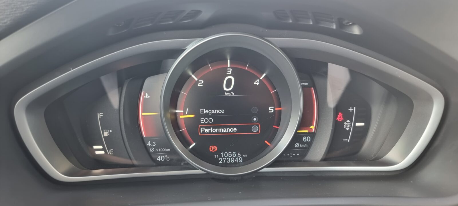 VOLVO V40, 1.6 DIESEL, 114 CP, AN 2014, EURO 5      RATE-LIVRARE-GARANTIE