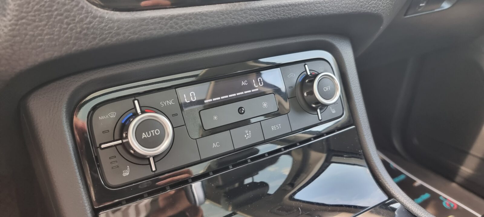 VW TOUAREG, 3.0 TDI, 205 CP, AN 2012, EURO 5     RATE-LIVRARE-GARANTIE
