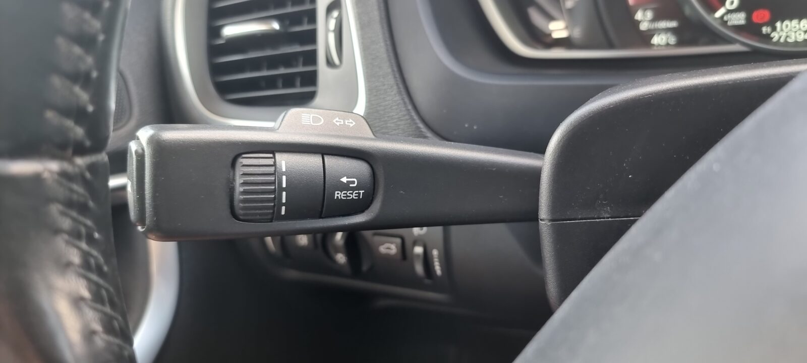 VOLVO V40, 1.6 DIESEL, 114 CP, AN 2014, EURO 5      RATE-LIVRARE-GARANTIE