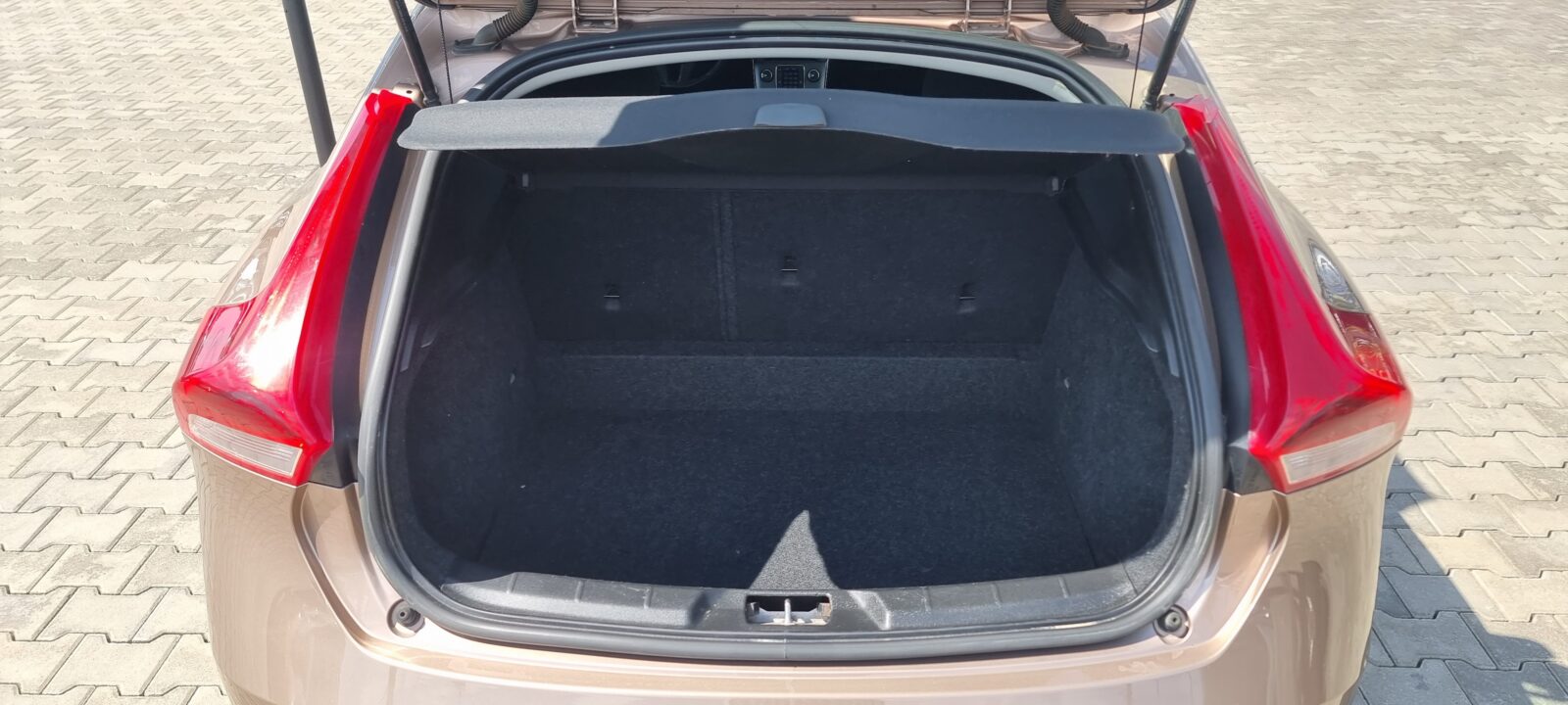 VOLVO V40, 1.6 DIESEL, 114 CP, AN 2014, EURO 5      RATE-LIVRARE-GARANTIE