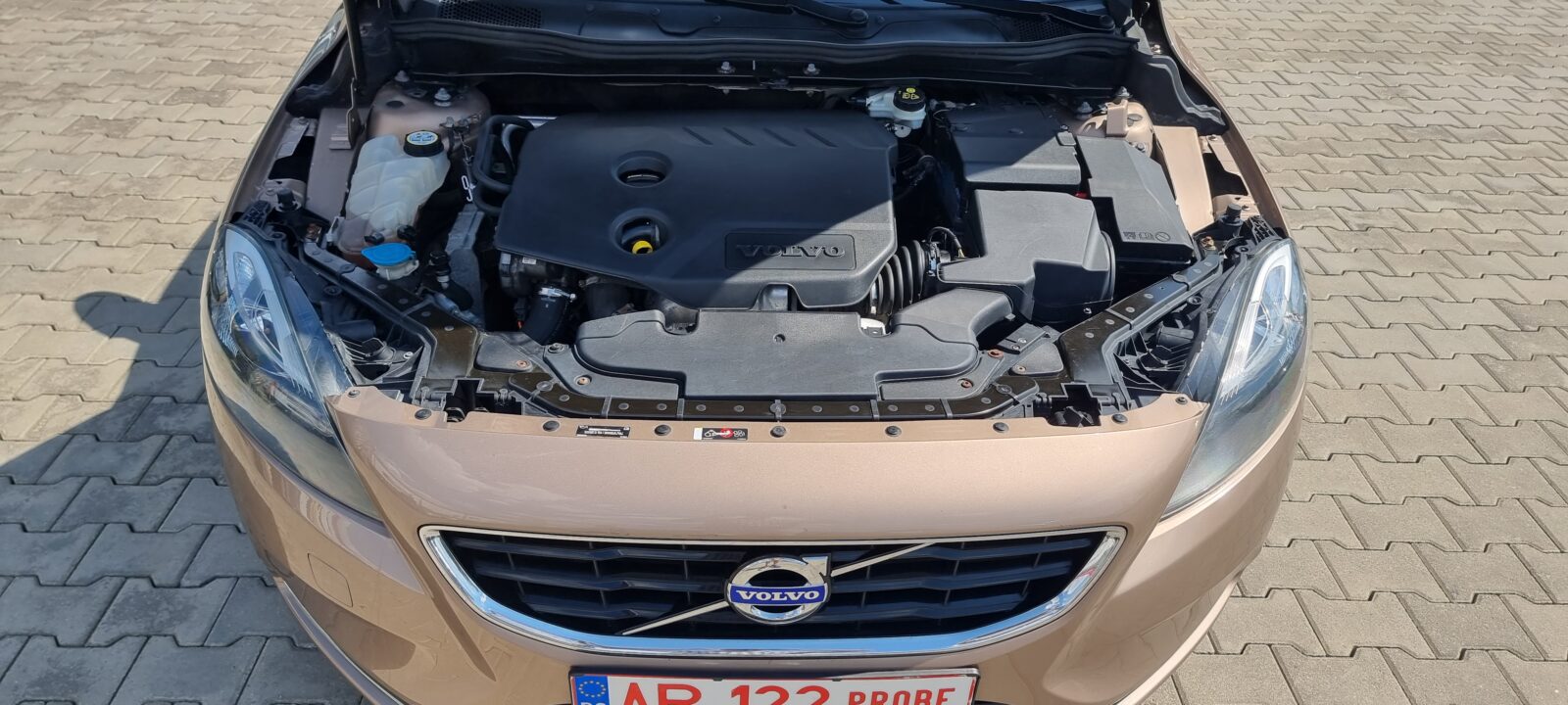 VOLVO V40, 1.6 DIESEL, 114 CP, AN 2014, EURO 5      RATE-LIVRARE-GARANTIE