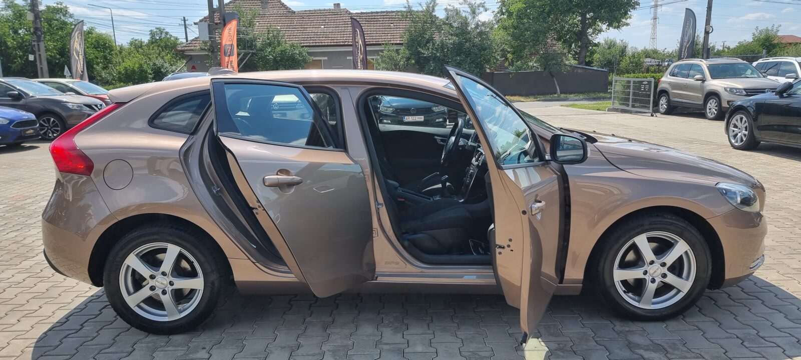 VOLVO V40, 1.6 DIESEL, 114 CP, AN 2014, EURO 5      RATE-LIVRARE-GARANTIE