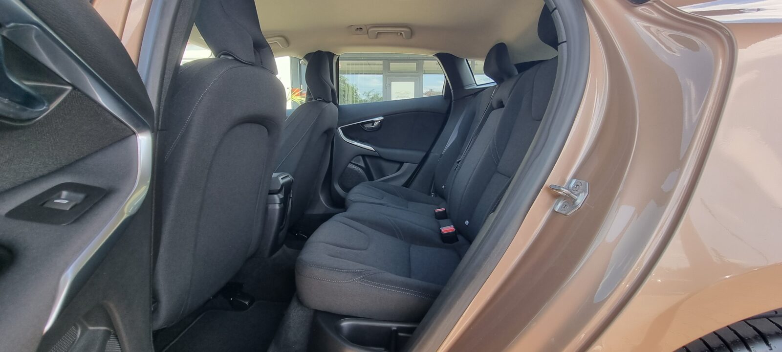 VOLVO V40, 1.6 DIESEL, 114 CP, AN 2014, EURO 5      RATE-LIVRARE-GARANTIE
