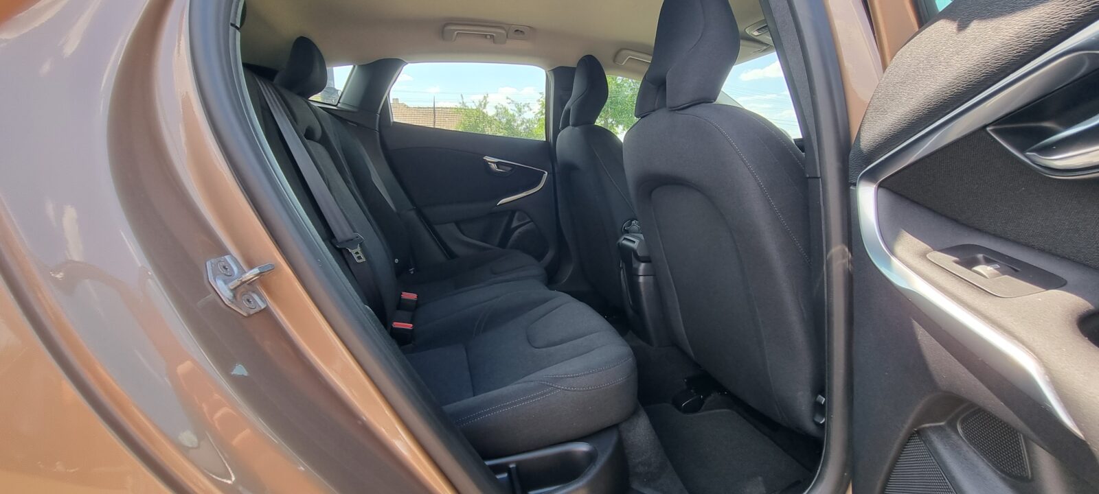 VOLVO V40, 1.6 DIESEL, 114 CP, AN 2014, EURO 5      RATE-LIVRARE-GARANTIE