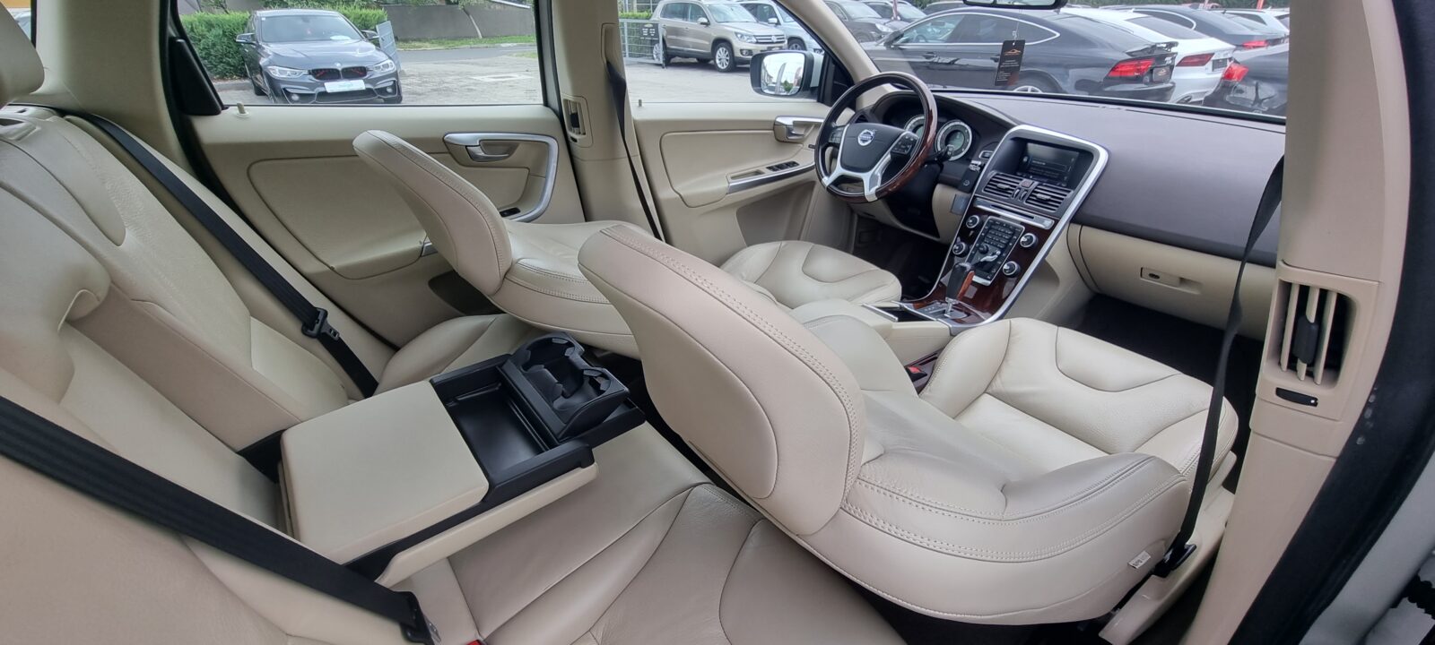 VOLVO XC60 4X4, 2.4 DIESEL, 163 CP, AN 2011, EURO 5     RATE-LIVRARE-GARANTIE
