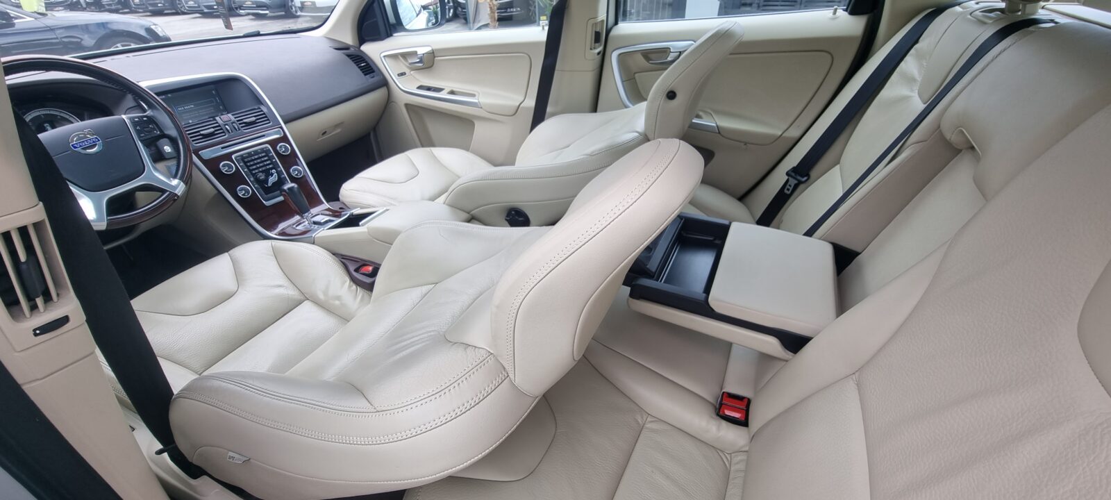 VOLVO XC60 4X4, 2.4 DIESEL, 163 CP, AN 2011, EURO 5     RATE-LIVRARE-GARANTIE