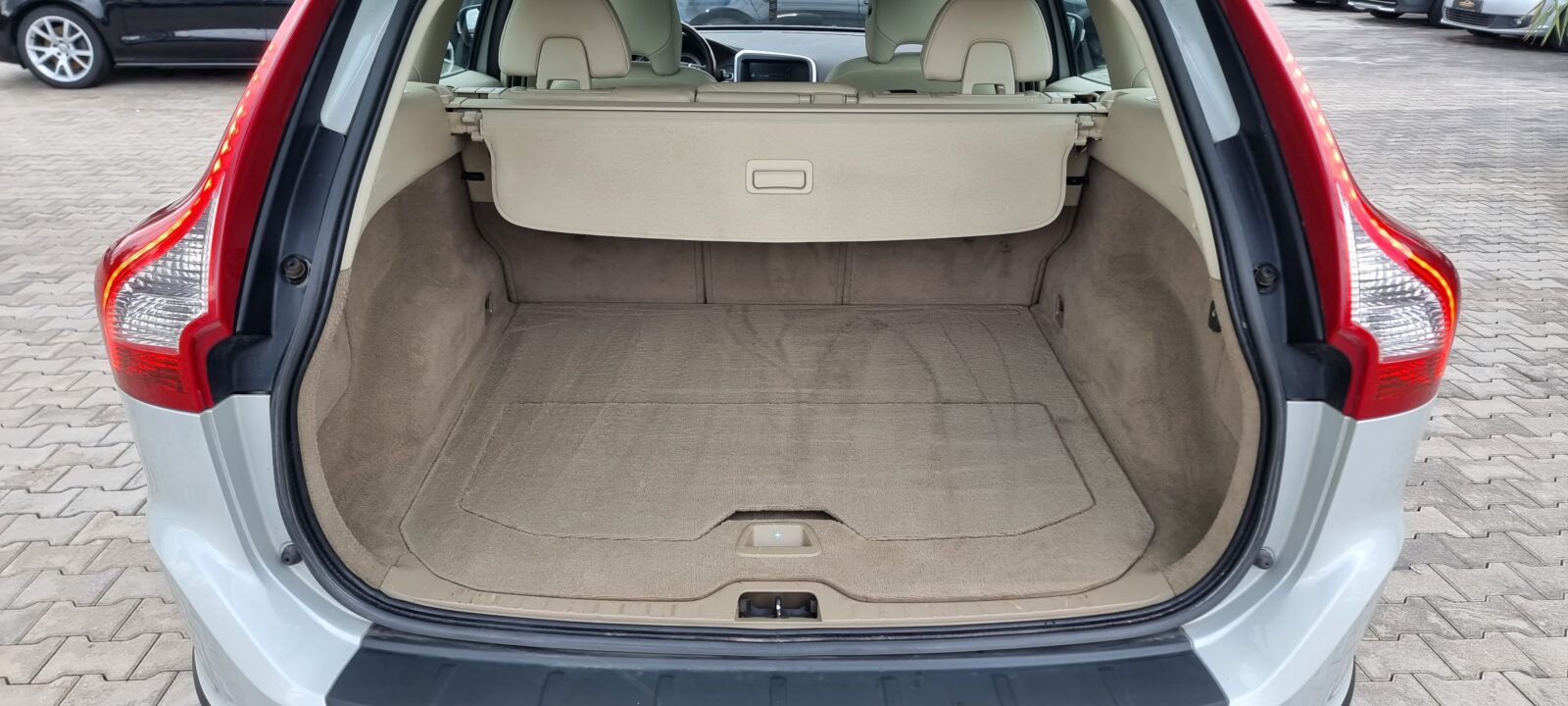 VOLVO XC60 4X4, 2.4 DIESEL, 163 CP, AN 2011, EURO 5     RATE-LIVRARE-GARANTIE