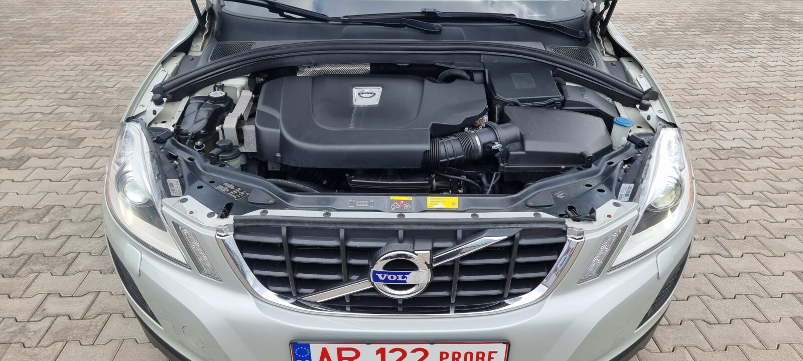 VOLVO XC60 4X4, 2.4 DIESEL, 163 CP, AN 2011, EURO 5     RATE-LIVRARE-GARANTIE