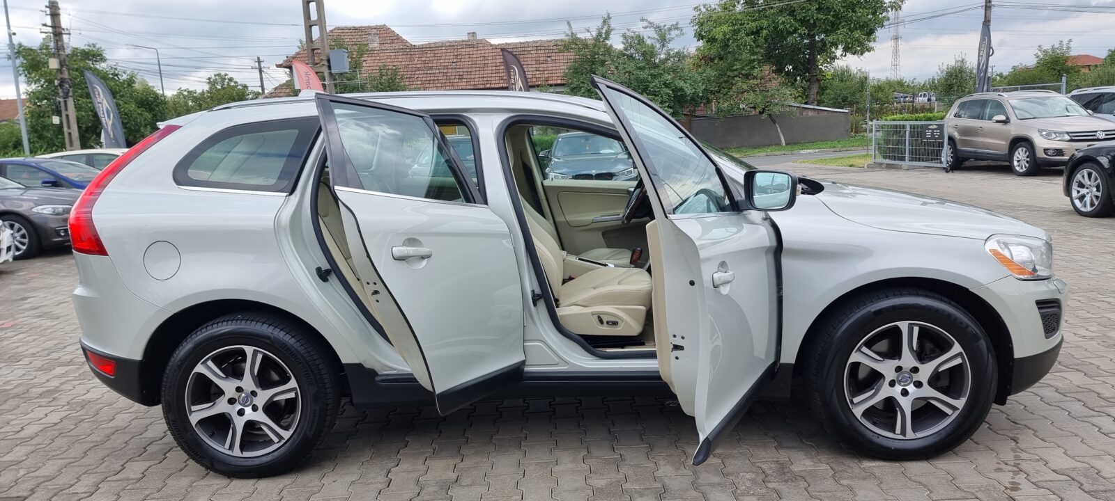 VOLVO XC60 4X4, 2.4 DIESEL, 163 CP, AN 2011, EURO 5     RATE-LIVRARE-GARANTIE