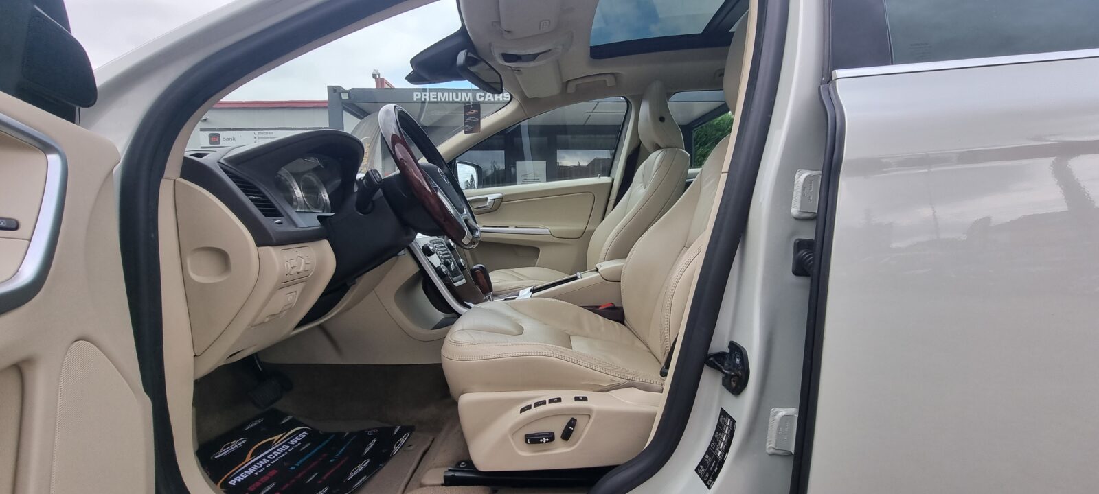VOLVO XC60 4X4, 2.4 DIESEL, 163 CP, AN 2011, EURO 5     RATE-LIVRARE-GARANTIE