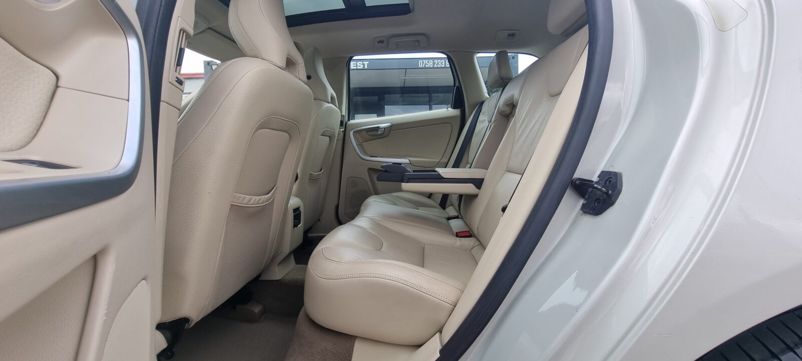 VOLVO XC60 4X4, 2.4 DIESEL, 163 CP, AN 2011, EURO 5     RATE-LIVRARE-GARANTIE