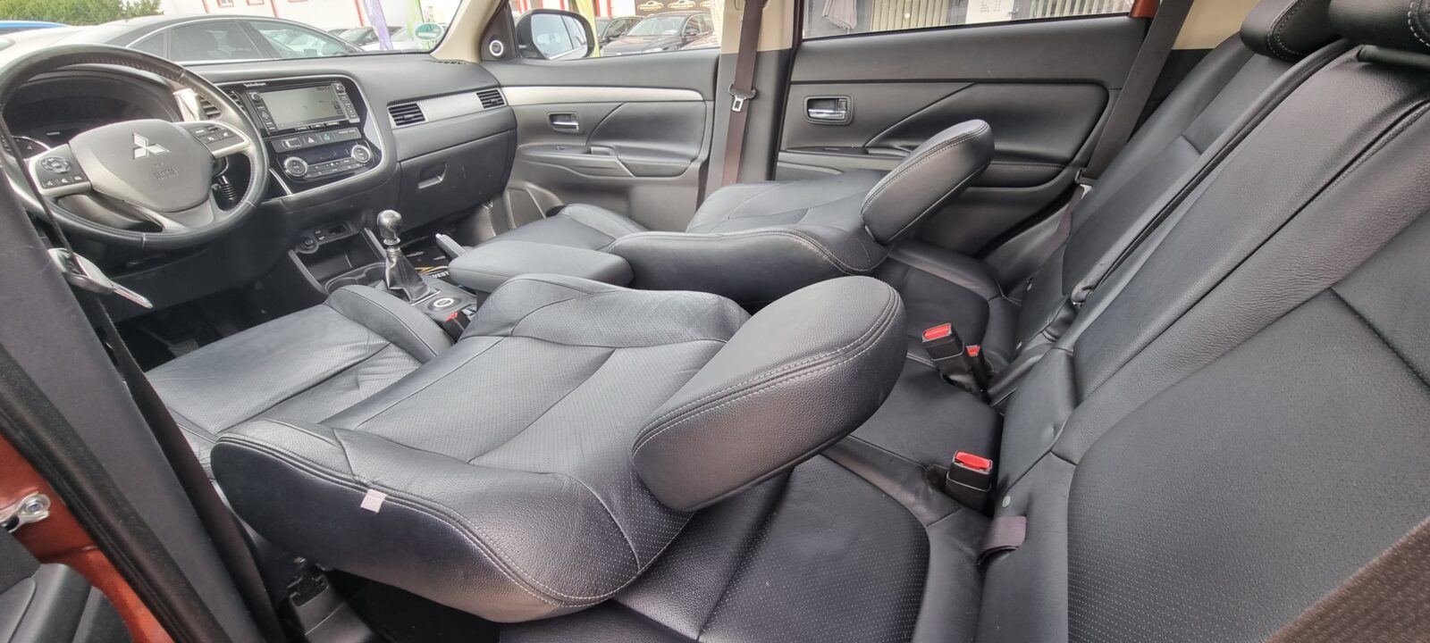 MITSUBISHI OUTLANDER 4X4, 7 LOCURI, 2.2 DIESEL, 150 CP, AN 2012, EURO 5     RATE-LIVRARE-GARANTIE