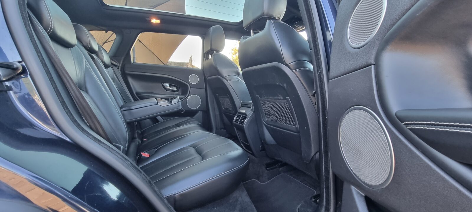 RANGE ROVER EVOQUE AUTOBIOGRAPHY 4X4, 2.0 DIESEL, 180 CP, AN 2015, EURO 6       REVIZIE EFECTUATA ( DISTRIBUTIE + ULEI CUTIE + ULEI SI FILTRE )     RATE-LIVRARE-GARANTIE