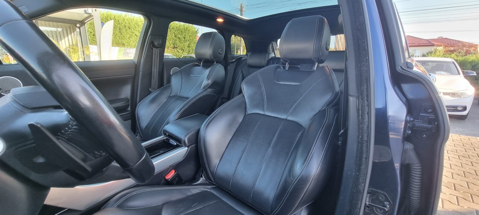 RANGE ROVER EVOQUE AUTOBIOGRAPHY 4X4, 2.0 DIESEL, 180 CP, AN 2015, EURO 6       REVIZIE EFECTUATA ( DISTRIBUTIE + ULEI CUTIE + ULEI SI FILTRE )     RATE-LIVRARE-GARANTIE