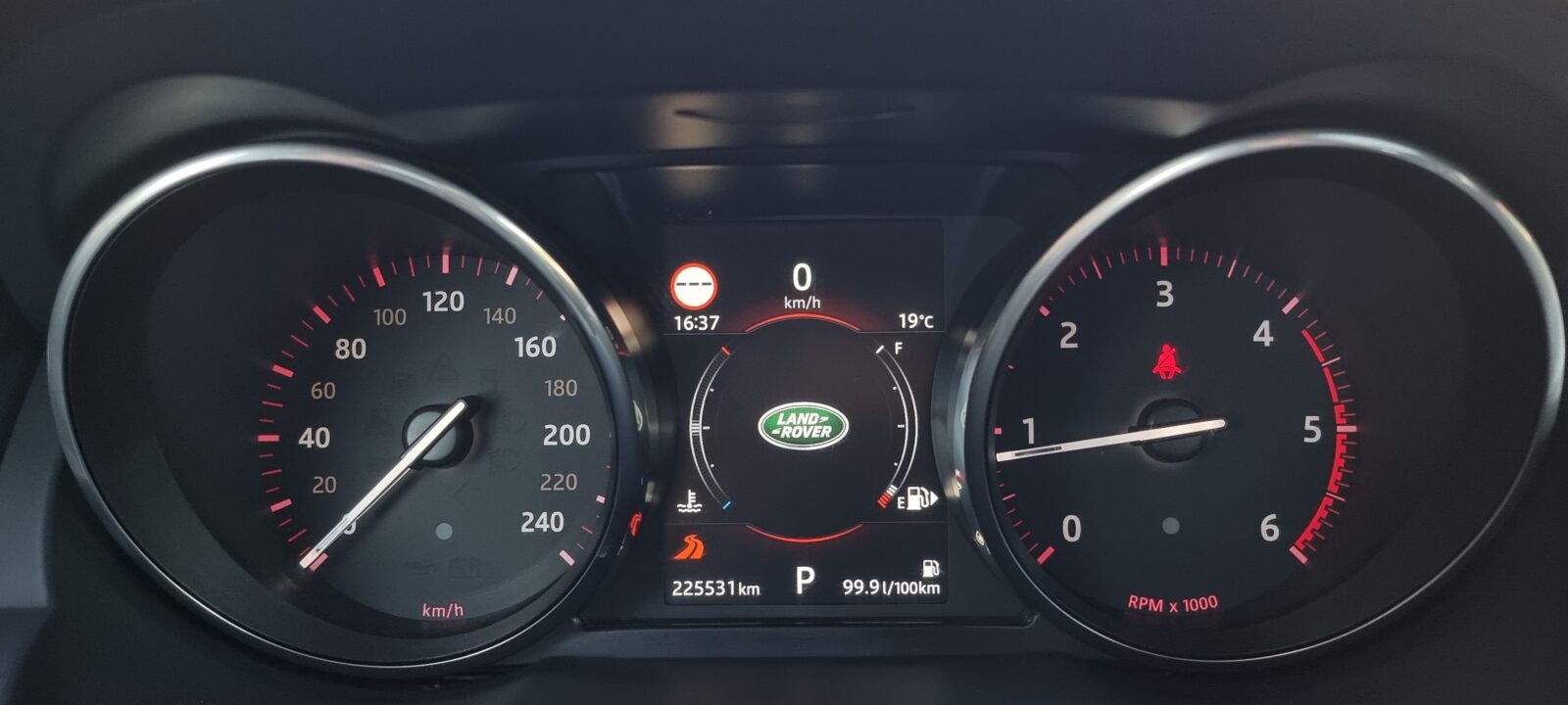 RANGE ROVER EVOQUE AUTOBIOGRAPHY 4X4, 2.0 DIESEL, 180 CP, AN 2015, EURO 6       REVIZIE EFECTUATA ( DISTRIBUTIE + ULEI CUTIE + ULEI SI FILTRE )     RATE-LIVRARE-GARANTIE