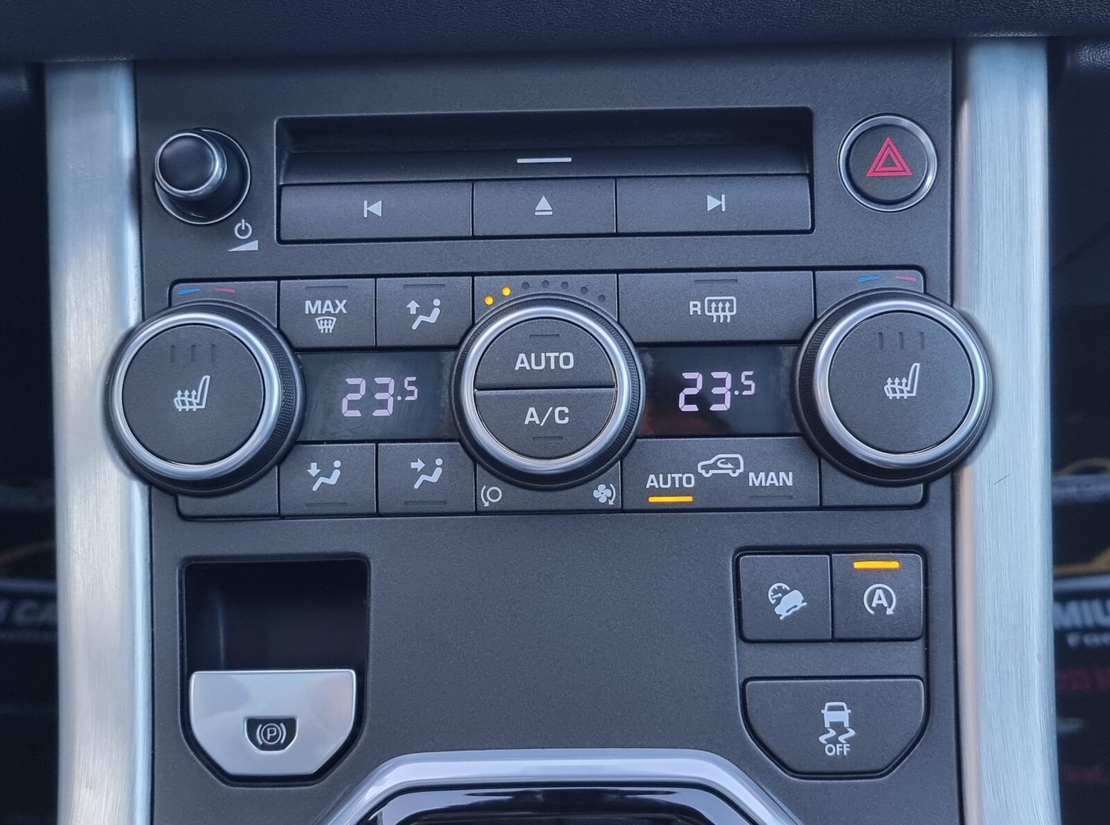 RANGE ROVER EVOQUE AUTOBIOGRAPHY 4X4, 2.0 DIESEL, 180 CP, AN 2015, EURO 6       REVIZIE EFECTUATA ( DISTRIBUTIE + ULEI CUTIE + ULEI SI FILTRE )     RATE-LIVRARE-GARANTIE