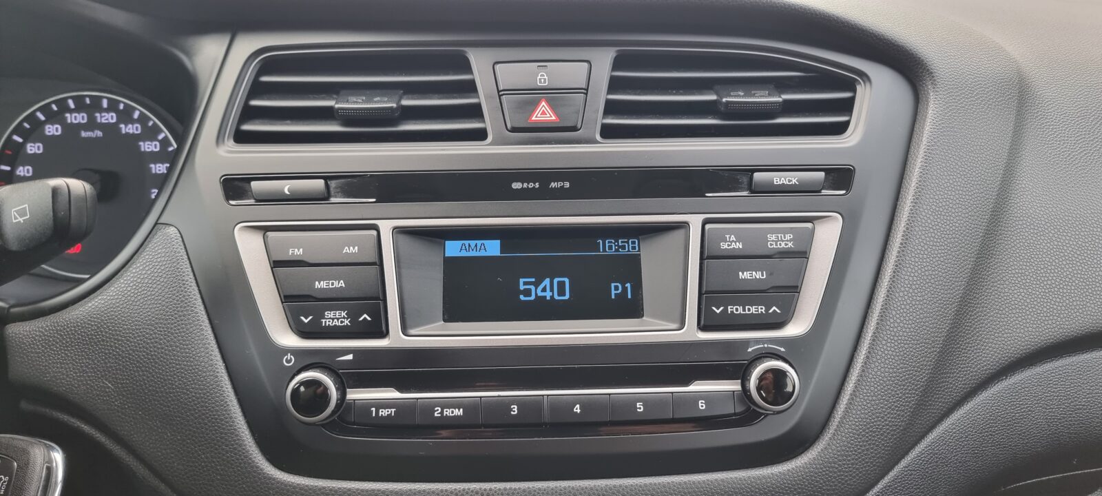 HYUNDAI i20, 1.25 BENZINA, 75 CP, AN 2017, EURO 6      REVIZIE EFECTUATA ( DISTRIBUTIE + ULEI SI FILTRE )   RATE-LIVRARE-GARANTIE