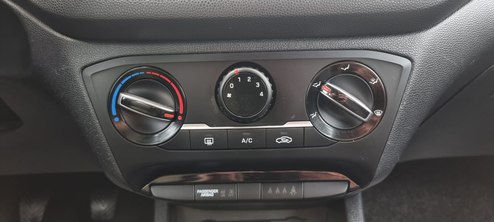 HYUNDAI i20, 1.25 BENZINA, 75 CP, AN 2017, EURO 6      REVIZIE EFECTUATA ( DISTRIBUTIE + ULEI SI FILTRE )   RATE-LIVRARE-GARANTIE