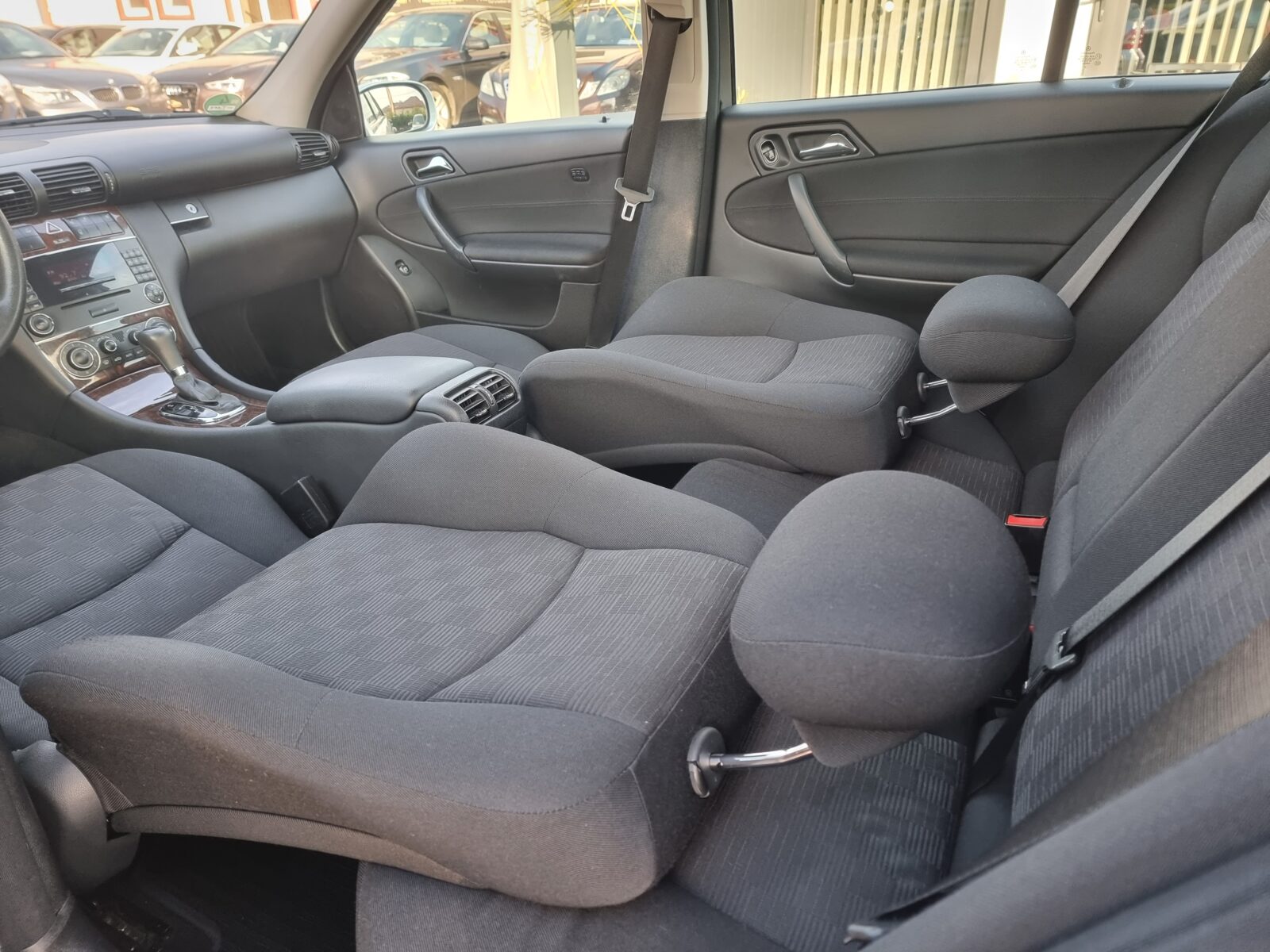 MERCEDES C180, 1.8 BENZINA, 143 CP, AN 2005      REVIZIE EFECTUATA ( DISTRIBUTIE + ULEI SI FILTRE )     RATE-LIVRARE-GARANTIE