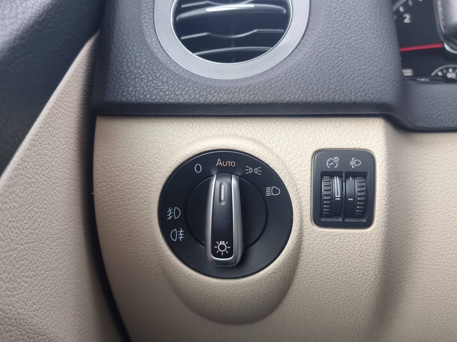 VW TIGUAN, 2.0 TDI, 140 CP, AN 2012, EURO 5     RATE-LIVRARE-GARANTIE