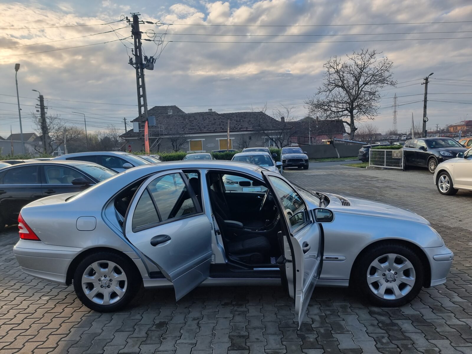 MERCEDES C180, 1.8 BENZINA, 143 CP, AN 2005      REVIZIE EFECTUATA ( DISTRIBUTIE + ULEI SI FILTRE )     RATE-LIVRARE-GARANTIE