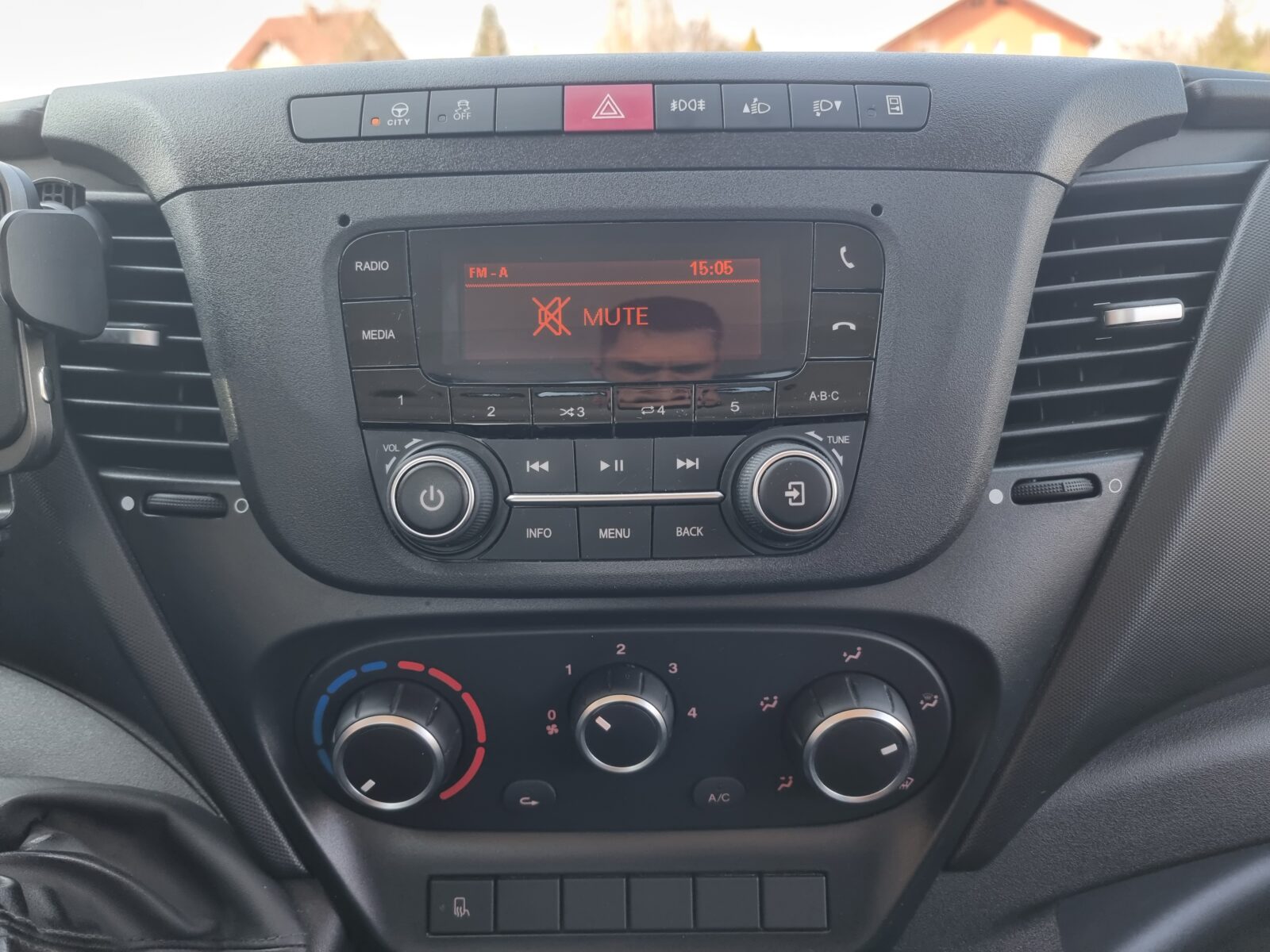 IVECO DAILY AUTOPLATFORMA, 3.0 DIESEL, 180 CP, AN 2022, EURO 6     RATE-LIVRARE-GARANTIE