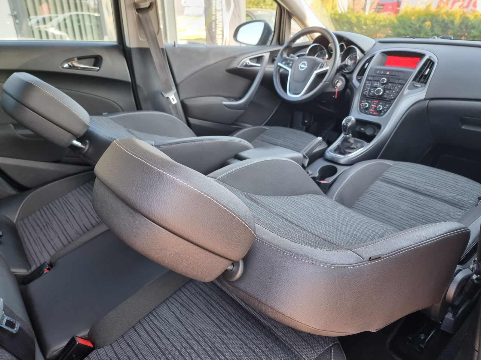 OPEL ASTRA J, 1.7 DIESEL, 110 CP, AN 2014, EURO 5     RATE-LIVRARE-GARANTIE